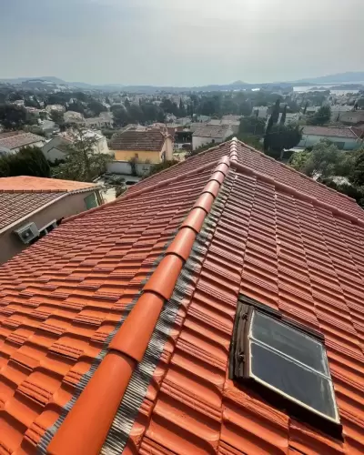 closoir ventilé plomb - et traitement de toiture #workout #toiture #renovation #var #chantier copie